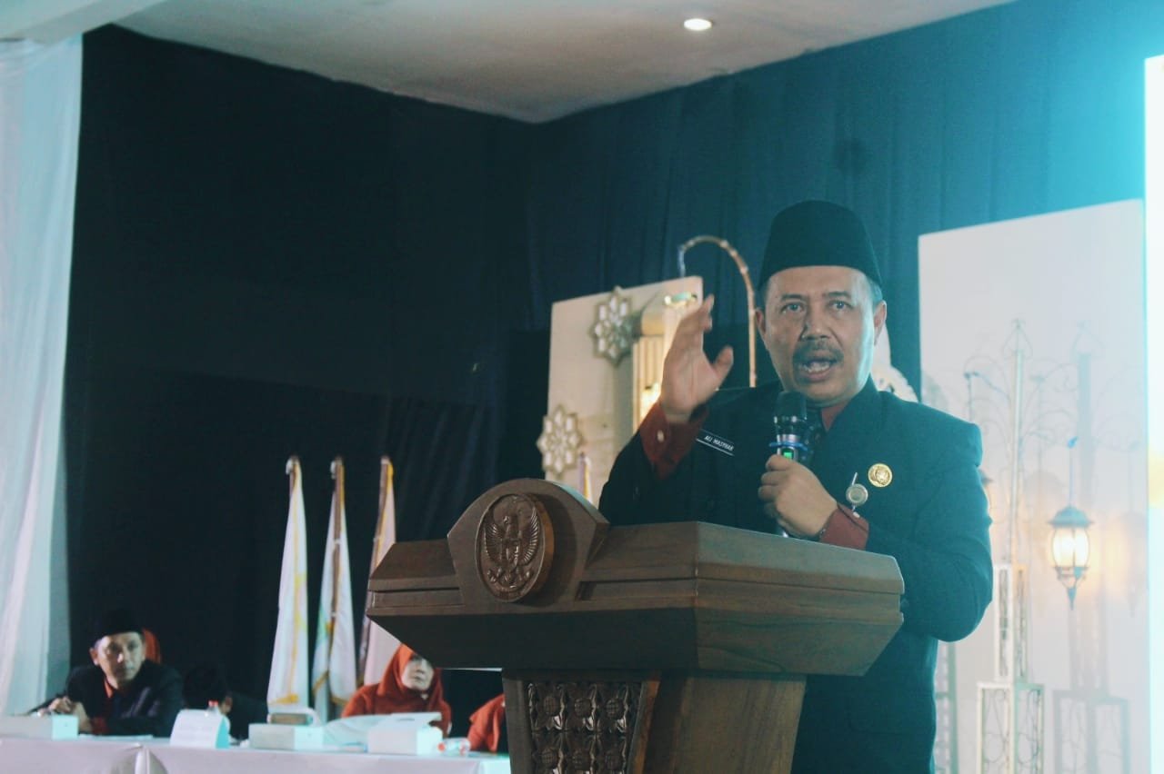 Kepala Madrasah H. Ali Masyhar